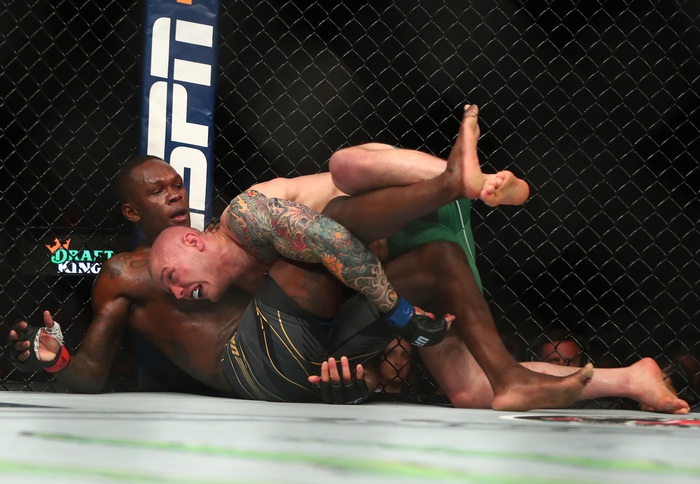 UFC 263: Israel Adesanya đánh bại Marvin Vettori, hạng ruồi đón tân vương - Ảnh 4.