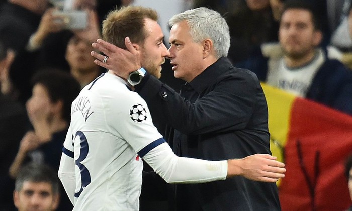 Đến một người cứng rắn như Mourinho cũng bật khóc khi Eriksen gục xuống - Ảnh 1.