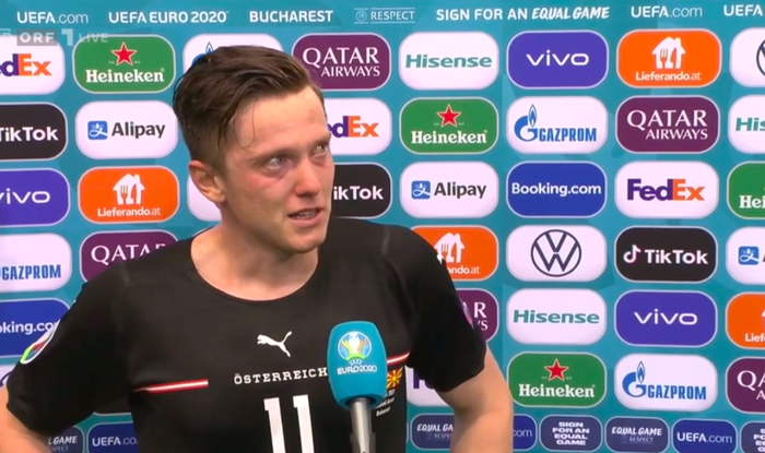 Ghi bàn giúp tuyển Áo thắng trận đầu tiên tại Euro, cầu thủ rơi nước mắt, nghẹn ngào không nói nên lời  - Ảnh 2.