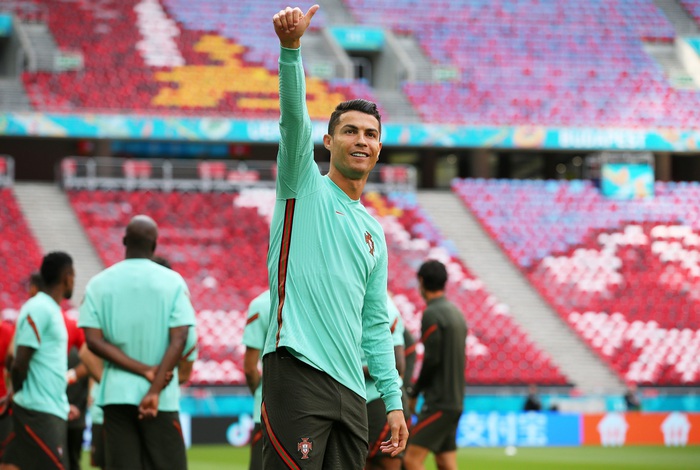 Còn chưa ra sân, Ronaldo đã phá kỷ lục &quot;vô tiền khoáng hậu&quot; của Euro - Ảnh 3.