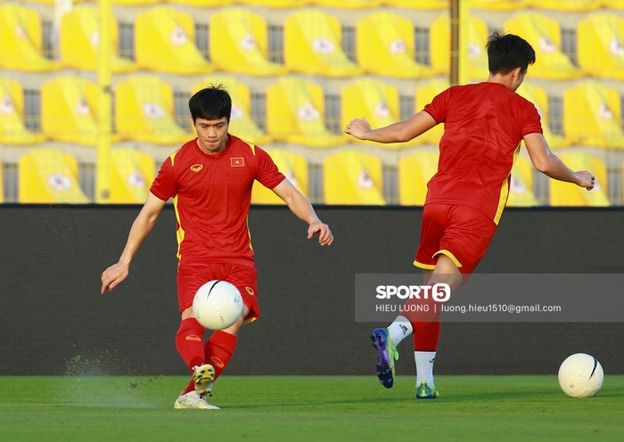 Thầy Park chơi khó ở buổi tập của tuyển Việt Nam, phóng viên UAE chán nản suýt bỏ về sớm - Ảnh 8.