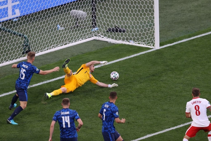 Ba Lan 1-2 Slovakia: Cầu thủ liên tục mắc lỗi, ĐT Ba Lan nhận thất bại đầu tiên tại Euro 2020 - Ảnh 6.
