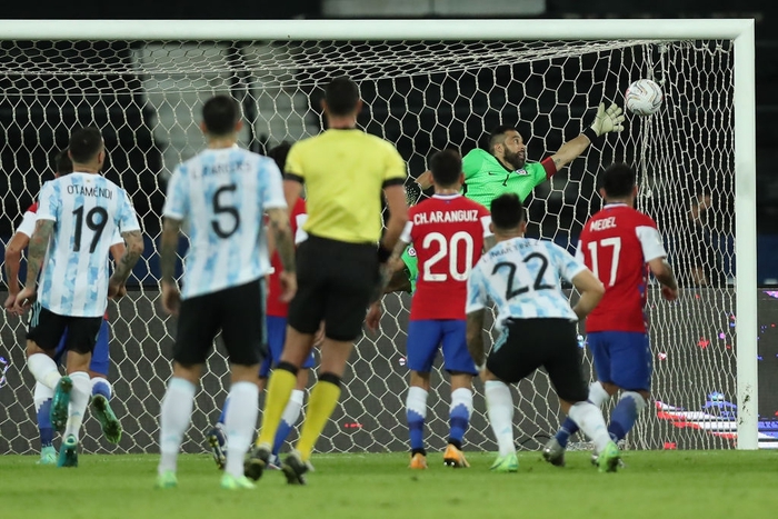 Argentina bất lực để Chile cầm hòa trong ngày Lionel Messi lập siêu phẩm đá phạt - Ảnh 5.