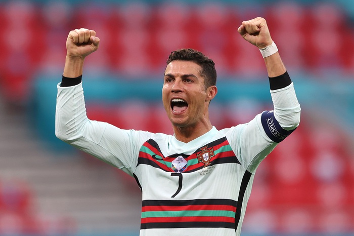 Ronaldo đệm bóng hỏng ăn, Bruno mờ nhạt trong trận ra quân của Bồ Đào Nha - Ảnh 2.