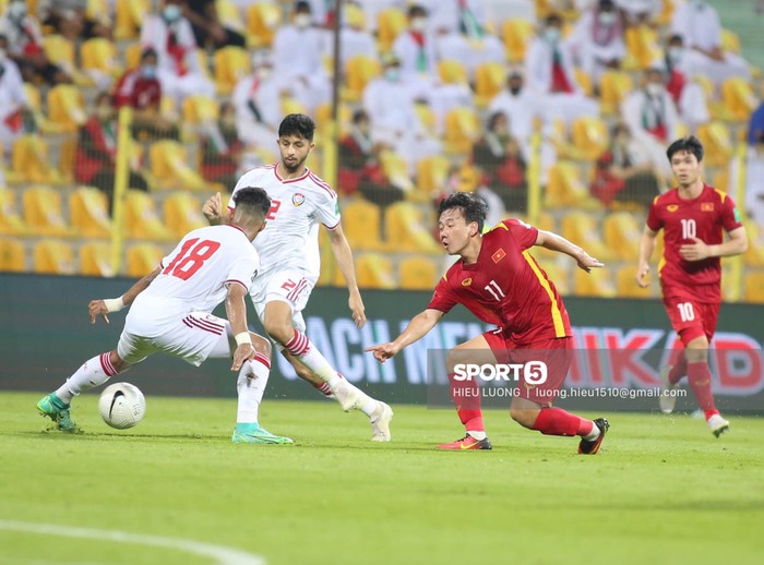 Minh Vương có một kiến tạo, một bàn thắng ấn tượng trong trận Việt Nam 2-3 UAE - Ảnh 1.