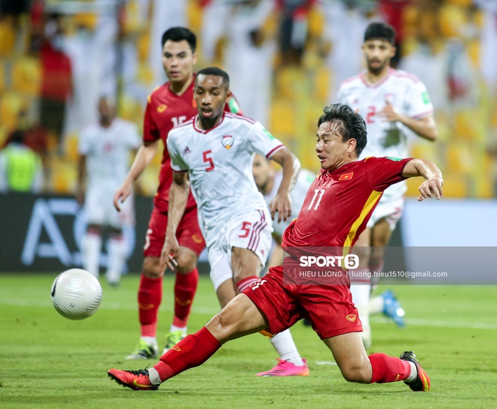 HLV Park Hang-seo thúc giục tuyển Việt Nam tấn công tổng lực UAE ở phút cuối - Ảnh 1.