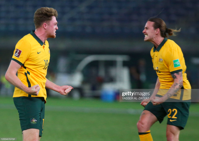 Chiêm ngưỡng bàn thắng của người anh em Australia đưa Việt Nam vào vòng loại thứ ba World Cup 2022 - Ảnh 2.