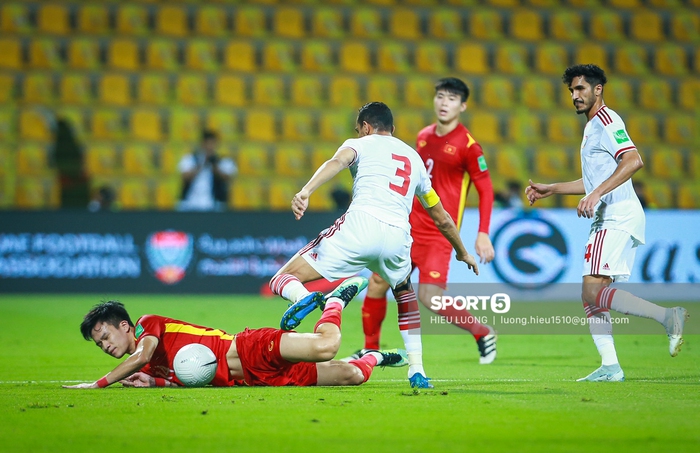 Chấm điểm cầu thủ Việt Nam vs UAE: Khác biệt mang tên Minh Vương - Ảnh 8.
