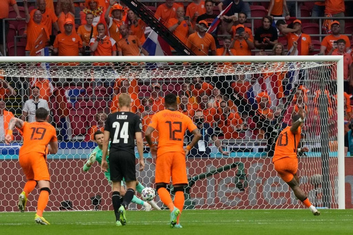 Thắng áp đảo tuyển Áo, Hà Lan chính thức bước tiếp vào vòng knock-out - Ảnh 3.