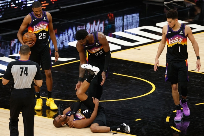 Thiếu vắng Anthony Davis, LeBron James bị Phoenix Suns “thiêu rụi” trong game 5 - Ảnh 3.