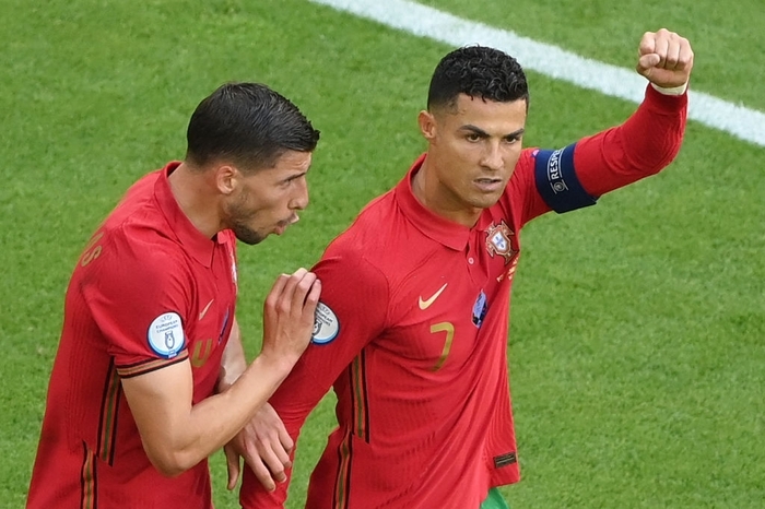 Ronaldo có động thái đầu tiên sau khi đội nhà thua tan nát trước người Đức, chia sẻ gì mà khiến hơn 4 triệu fan phải thả tim? - Ảnh 2.