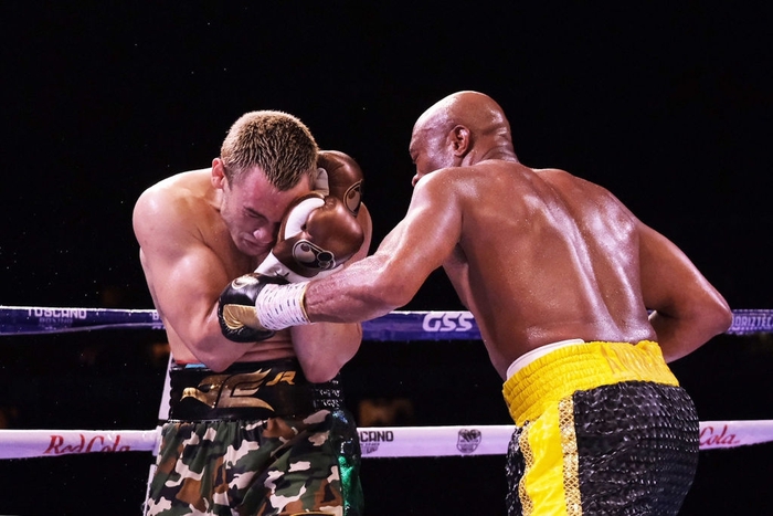 Huyền thoại Anderson Silva giành chiến thắng gây sốc trước nhà cựu vô địch boxing thế giới Julio Chavez Jr - Ảnh 9.