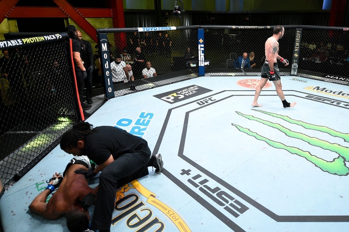 &quot;Người bất tử&quot; Matt Brown tung một đấm ăn ngay, được UFC thưởng nóng 50 nghìn USD - Ảnh 3.