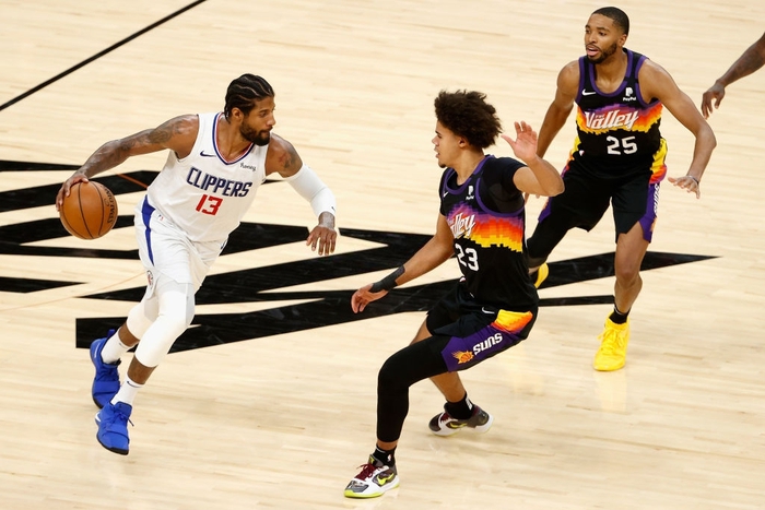 Lần đầu &quot;lên đỉnh&quot; cùng triple-double, Devin Booker đưa Phoenix Suns đến chiến thắng quý giá ở Game 1 - Ảnh 4.
