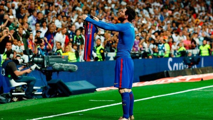 Fan xăm hình mình lên lưng, Lionel Messi đáp lại tình cảm bằng hành động cực chất - Ảnh 3.