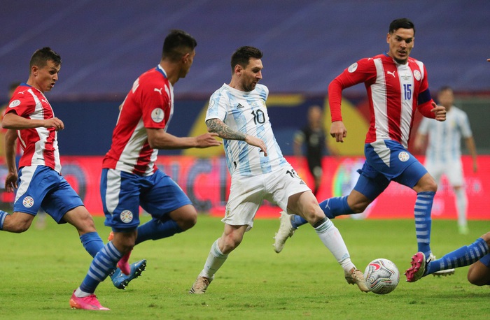 Tuyển Argentina thắng tối thiểu Paraguay để lên đầu bảng Copa America - Ảnh 8.