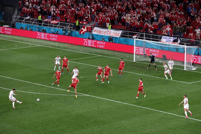 Con mưa bàn thắng đưa ĐT Đan Mạch vào vòng 1/8 Euro 2020 - Ảnh 13.
