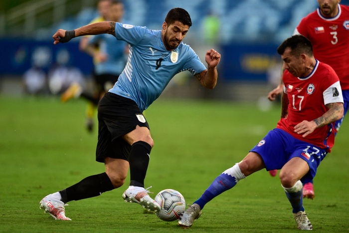 Luis Suarez góp công, Uruguay giật lại 1 điểm từ tay Chile - Ảnh 4.