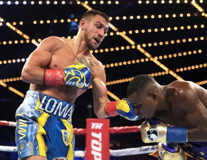 Vasyl Lomachenko và quyết tâm theo đuổi hạng nhẹ đầy cứng đầu - Ảnh 3.