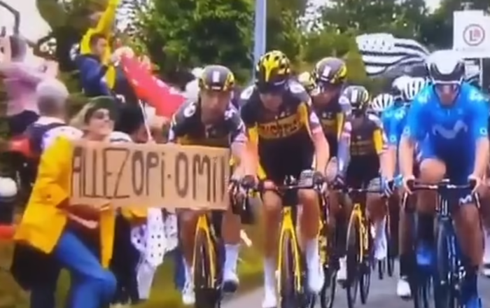 Fan nữ gây tai họa ở Tour de France bị cảnh sát truy lùng, đối diện với án tù - Ảnh 2.