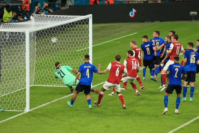Thắng nghẹt thở Áo với tỷ số 2-1 ở hiệp phụ, Italia vào tứ kết Euro 2020 - Ảnh 12.
