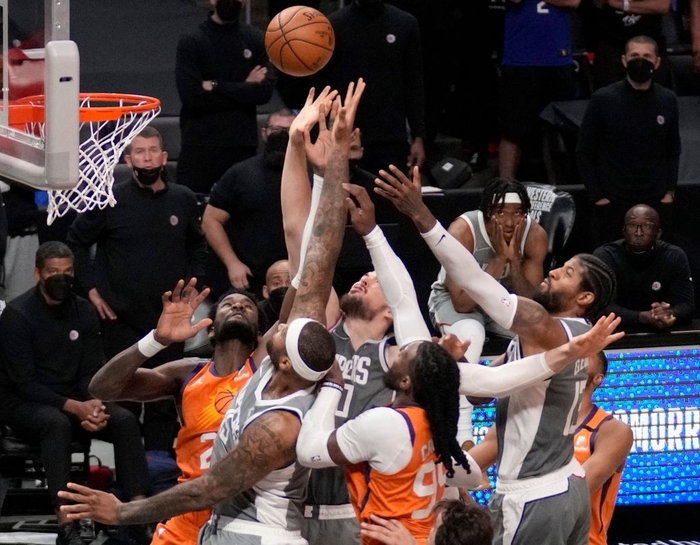Giật lấy chiến thắng quan trọng ở Game 4, Phoenix Suns đặt một chân vào NBA Finals - Ảnh 2.