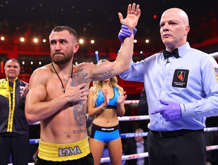 Cựu tay đấm số 1 thế giới Vasyl Lomachenko trở lại ấn tượng bằng chiến thắng áp đảo trước võ sĩ Nhật Bản - Ảnh 10.