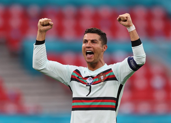 Ronaldo chính thức lên tiếng sau 14 giờ bị loại khỏi Euro 2020 - Ảnh 3.