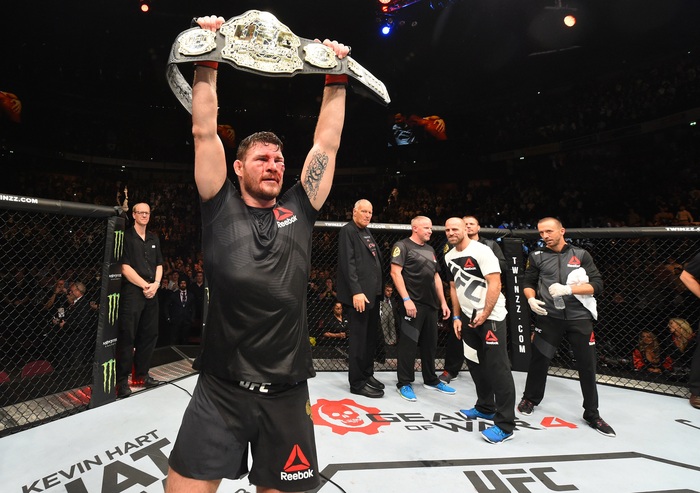 Cựu vương Michael Bisping gặp &quot;tai bay vạ gió&quot; vì quay phim trên đường phố - Ảnh 3.