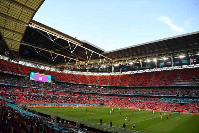 Ngôi sao tuyển Đức, Robin Gosens lo ngại sân Wembley sẽ không đảm bảo an toàn khi cho phép 45.000 khán giả vào sân theo dõi trận đấu - Ảnh 2.