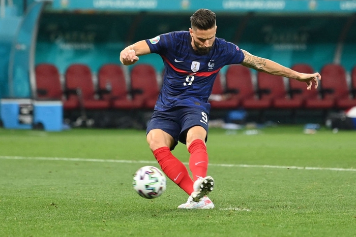 Cận cảnh sao trẻ hay nhất thế giới Mbappe đá hỏng luân lưu khiến Pháp bị loại khỏi Euro 2020 - Ảnh 4.