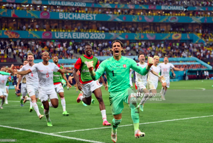 Cầu thủ Thuỵ Sĩ sung sướng vỡ oà sau khi loại đương kim vô địch thế giới Pháp khỏi Euro 2020 - Ảnh 3.