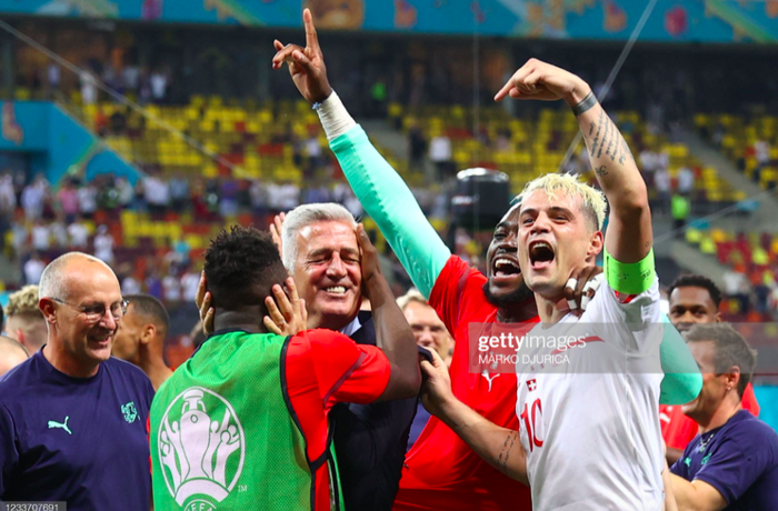Cầu thủ Thuỵ Sĩ sung sướng vỡ oà sau khi loại đương kim vô địch thế giới Pháp khỏi Euro 2020 - Ảnh 9.