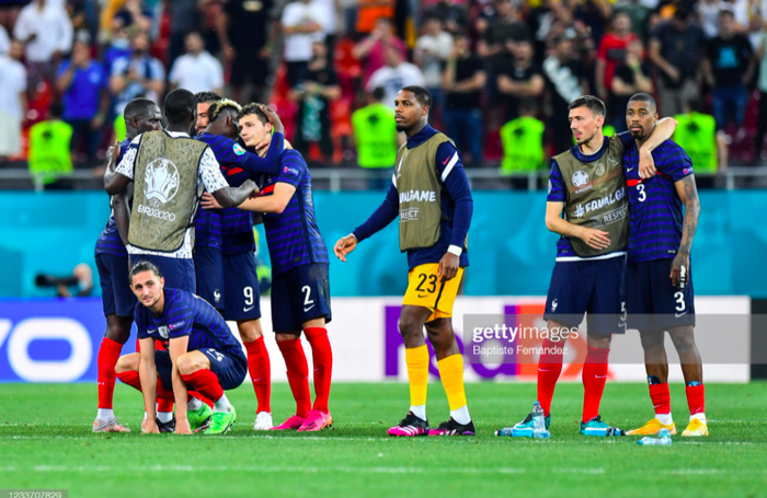 Ảnh: Nỗi buồn vô hạn của tuyển thủ Pháp sau trận thua trước Thuỵ Sĩ - Ảnh 3.