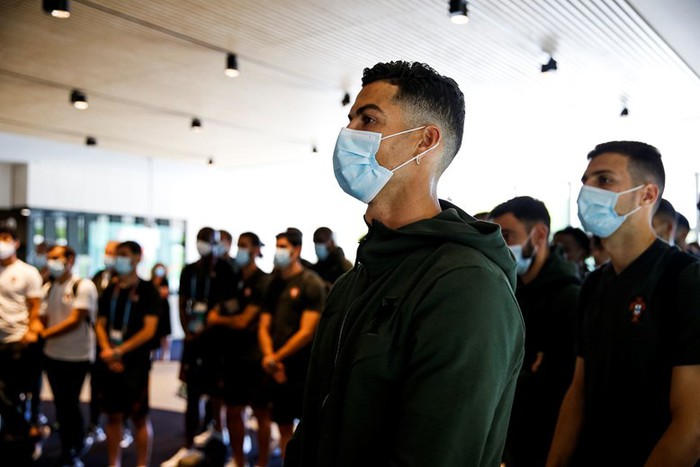 Tổng thống Bồ Đào Nha có mặt, trực tiếp gửi lời động viên trong ngày Ronaldo và các đồng đội về nước - Ảnh 7.