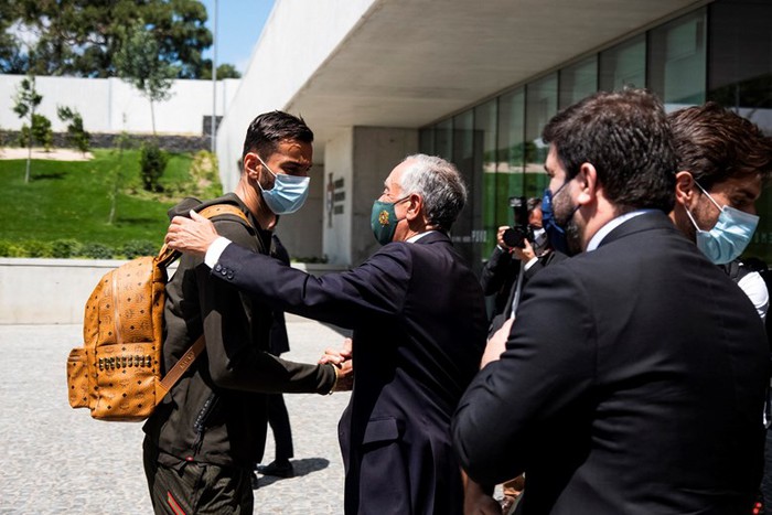 Tổng thống Bồ Đào Nha có mặt, trực tiếp gửi lời động viên trong ngày Ronaldo và các đồng đội về nước - Ảnh 5.