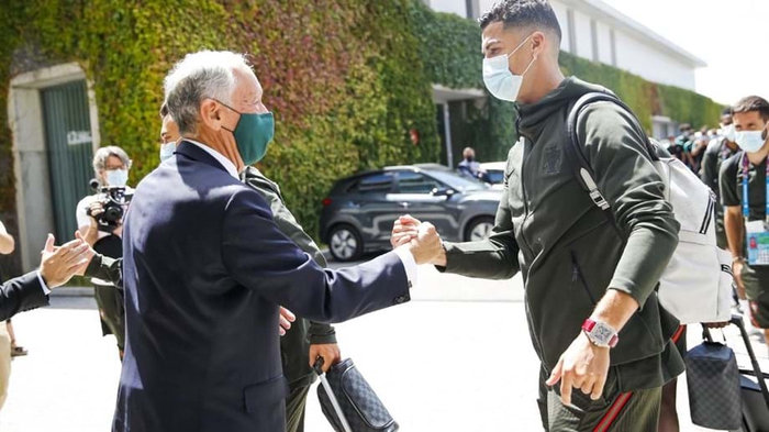 Tổng thống Bồ Đào Nha có mặt, trực tiếp gửi lời động viên trong ngày Ronaldo và các đồng đội về nước - Ảnh 2.