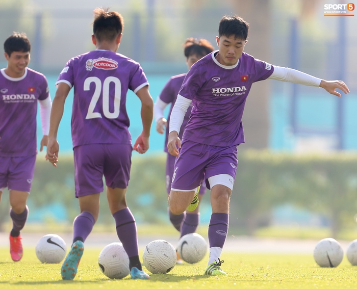 HLV Park Hang-seo bị đau sau khi thị phạm cho tuyển thủ Việt Nam - Ảnh 7.