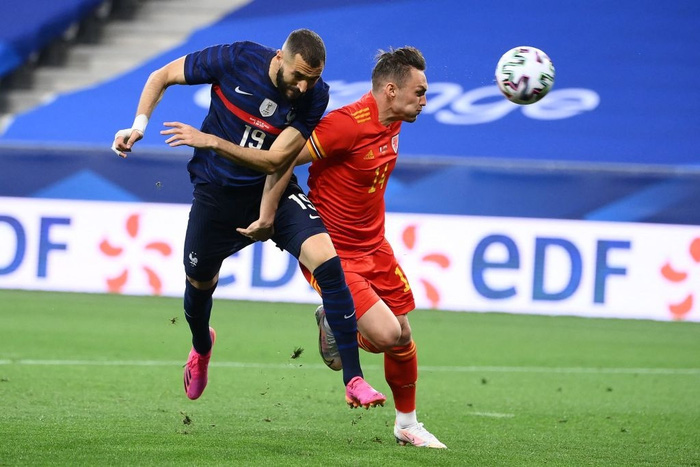 Pháp nhẹ nhàng đánh bại xứ Wales 3-0 trong ngày Benzema sút hỏng penalty - Ảnh 1.