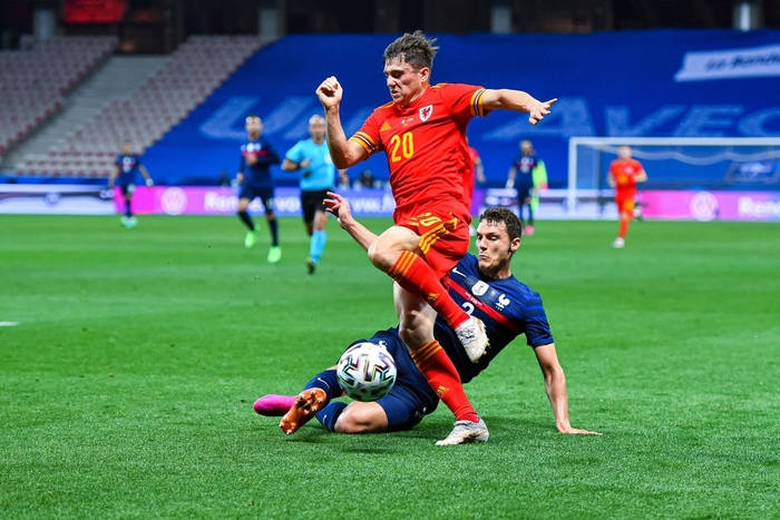 Pháp nhẹ nhàng đánh bại xứ Wales 3-0 trong ngày Benzema sút hỏng penalty - Ảnh 2.