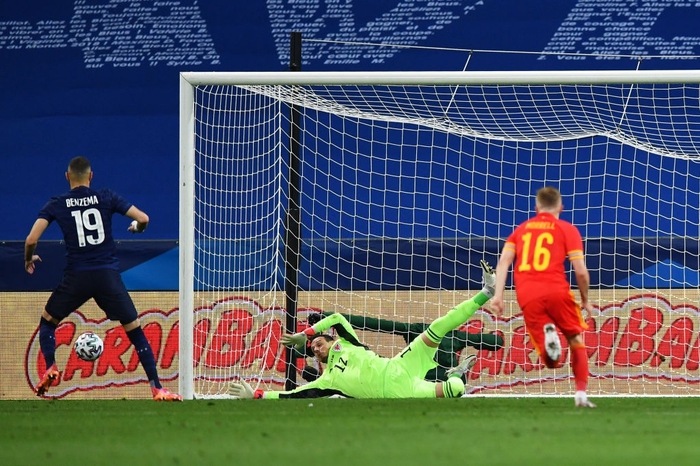 Pháp nhẹ nhàng đánh bại xứ Wales 3-0 trong ngày Benzema sút hỏng penalty - Ảnh 4.