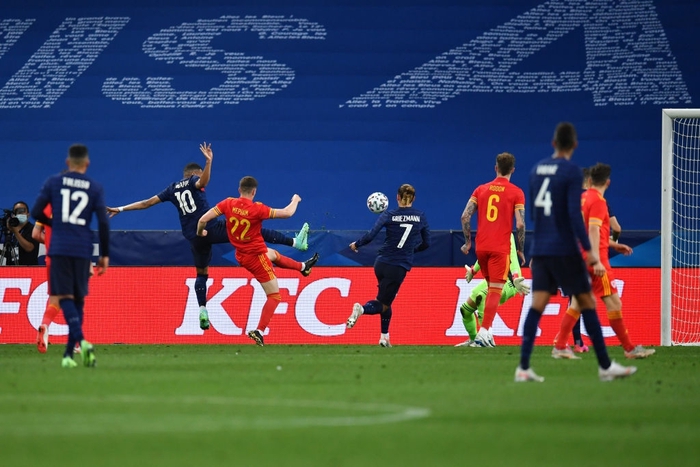 Pháp nhẹ nhàng đánh bại xứ Wales 3-0 trong ngày Benzema sút hỏng penalty - Ảnh 5.