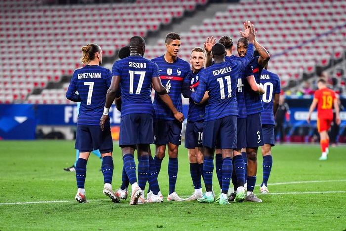 Pháp nhẹ nhàng đánh bại xứ Wales 3-0 trong ngày Benzema sút hỏng penalty - Ảnh 8.