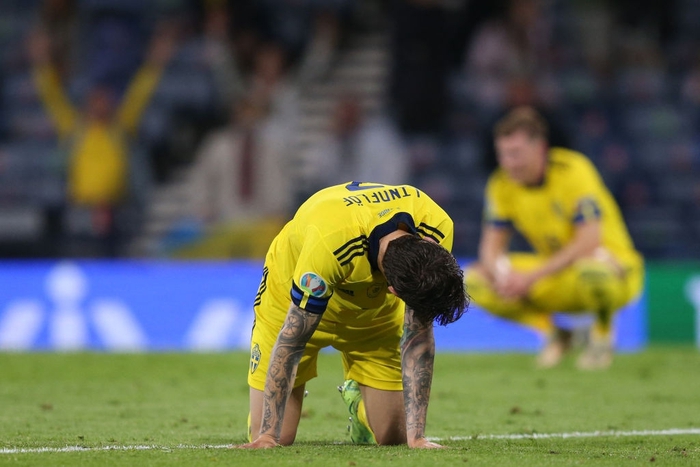 Ảnh: Nỗi buồn vô hạn của cầu thủ Thuỵ Điển vì bàn thua phút cuối cùng, cay đắng nhìn Ukraine đi tiếp - Ảnh 5.