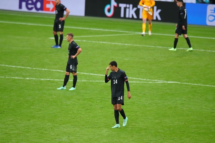 Ảnh: Tuyển thủ Đức thất vọng ê chề sau khi phải dừng bước tại Euro 2020 - Ảnh 6.