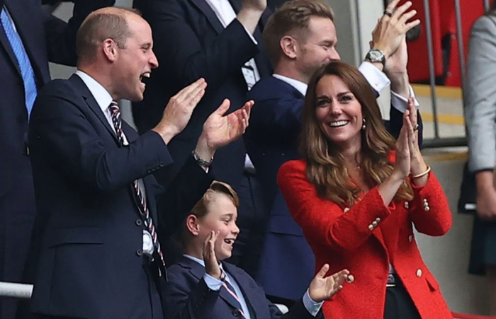 Vợ chồng Hoàng tử William cùng con trai ăn mừng cuồng nhiệt sau khi tuyển Anh vượt qua Đức trong trận siêu kinh điển ở Euro 2020 - Ảnh 2.
