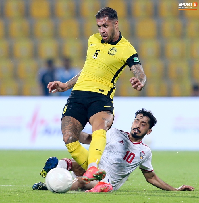 Cầu thủ nhập tịch tuyển Malaysia bị từ đồng đội đến CĐV chỉ trích sau trận thua UAE - Ảnh 8.