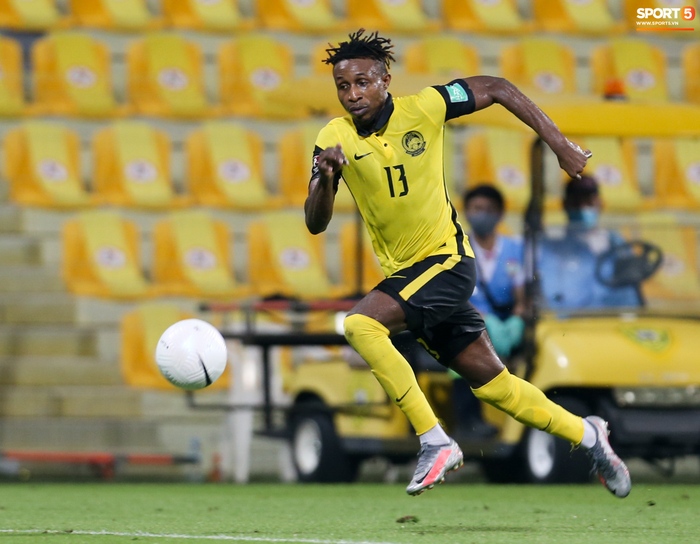 Cầu thủ nhập tịch tuyển Malaysia bị từ đồng đội đến CĐV chỉ trích sau trận thua UAE - Ảnh 9.