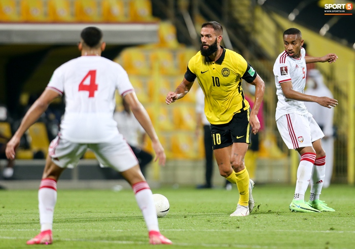 Cầu thủ nhập tịch tuyển Malaysia bị từ đồng đội đến CĐV chỉ trích sau trận thua UAE - Ảnh 1.