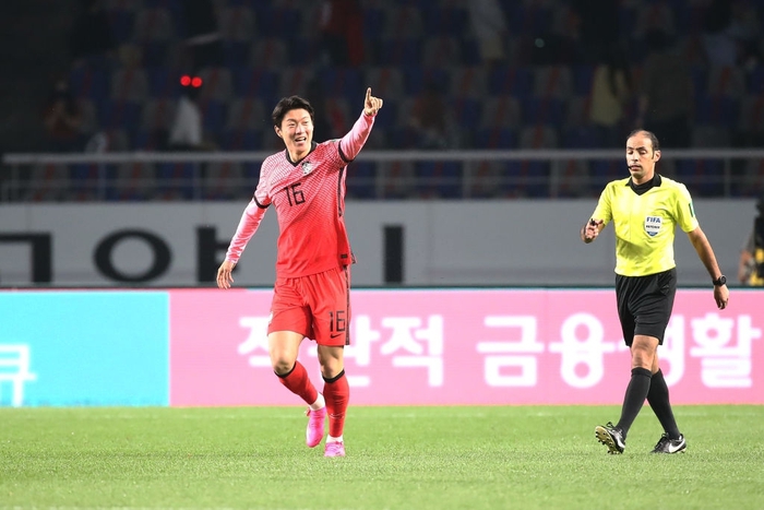 Son Heung-min &quot;tịt ngòi&quot;, Hàn Quốc vẫn thắng đậm 5-0 ở vòng loại World Cup - Ảnh 1.